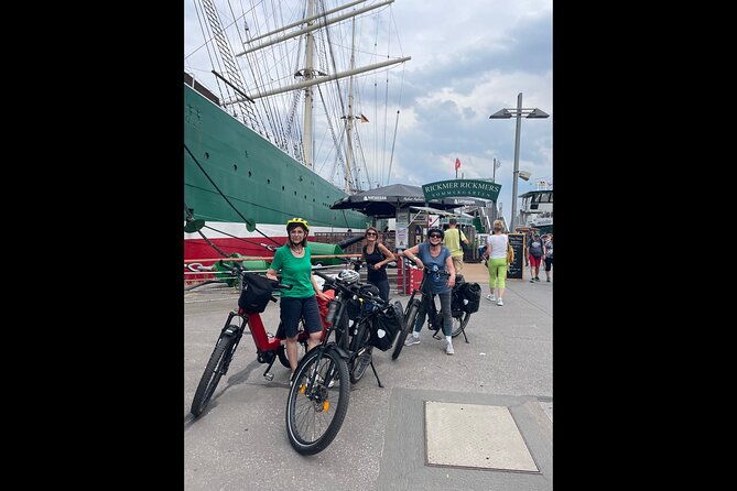 e-bike-activity-in-hamburg-with-a-cultural-program-and-snacks