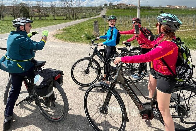 e-bike-tour-with-stop-in-the-cellar-in-the-bardolino-area-2