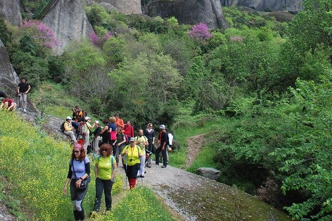 easy-hiking-adventure-at-meteora