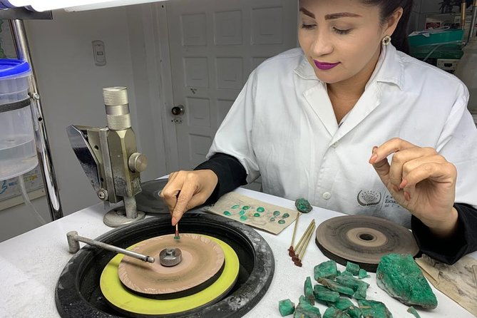 emerald-museum-and-factory-tour
