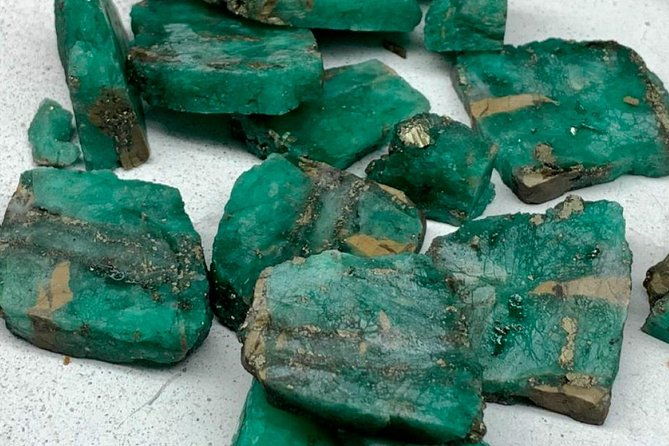 emeralds-polishing-workshop-and-museum-tour