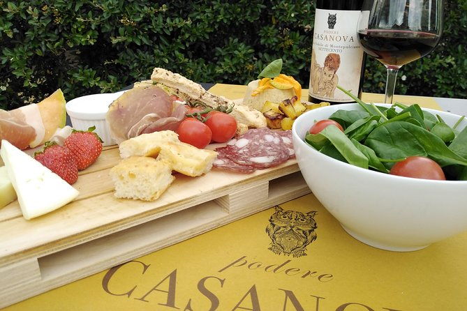 enjoy-a-meal-with-wine-tasting-in-the-vineyard-of-podere-casanova