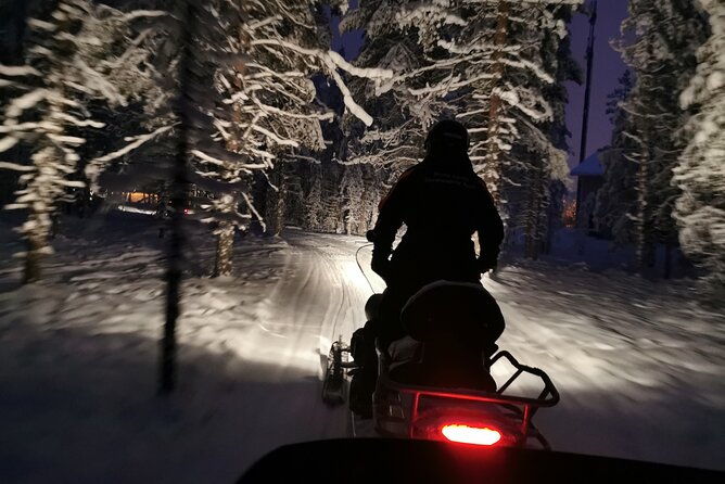 evening-snowmobile-safari-in-rovaniemi