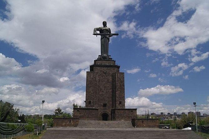 evening-walking-tour-in-yerevan