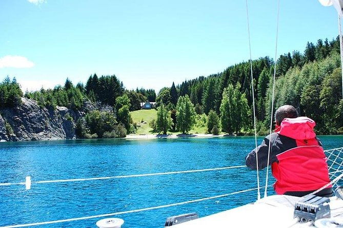 exclusive-sailboat-trip-through-the-lakes-of-bariloche