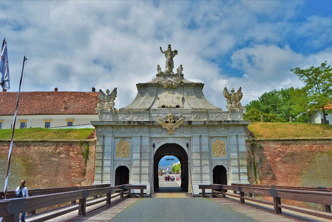 exclusive-tour-corvin-castle-alba-iulia-and-traditional-villages-from-sibiu-2