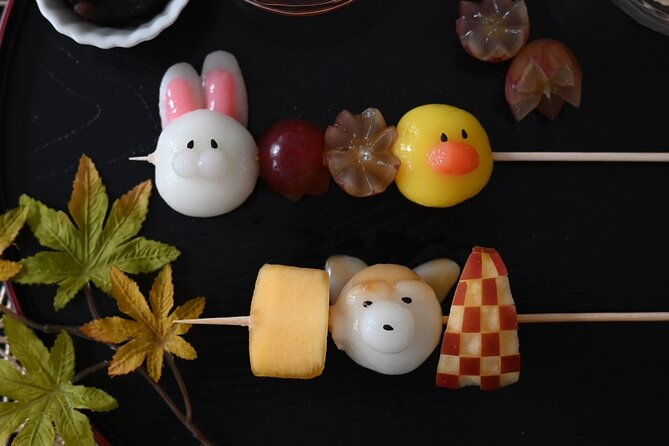 experience-japan-sakura-and-maple-drinks-cute-animal-treats