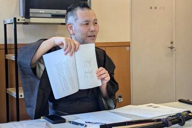experience-kobudo-iai-heiho-using-mock-japanese-sword-ikebukuro