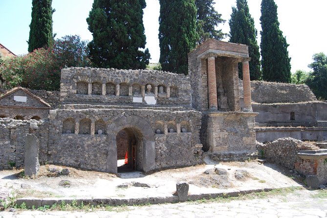 explore-pompei-ruins-with-your-private-archaeologist