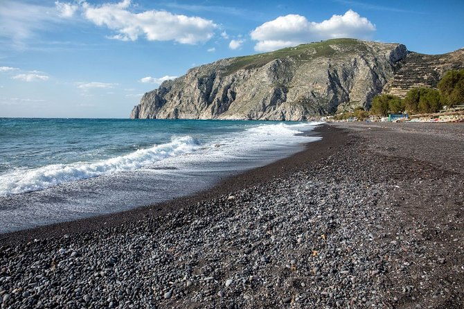 explore-the-beaches-of-santorini