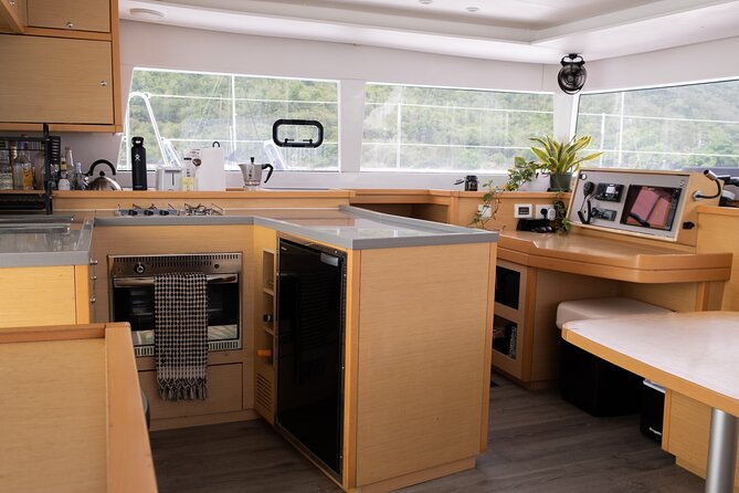explore-the-seas-with-our-premier-sailing-charter-boat