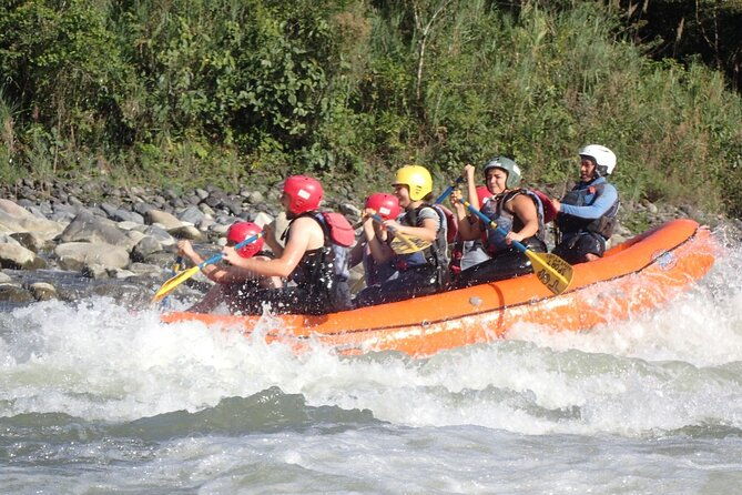 extreme-rafting-in-banos-de-agua-santa-level-iii-and-iv