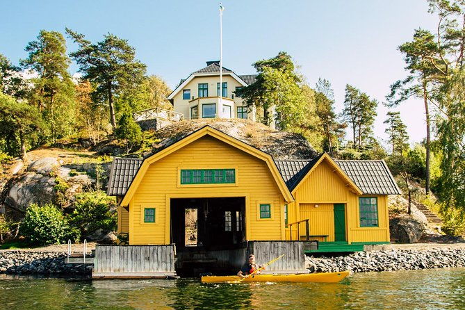 family-and-kids-friendly-private-kayak-tour-in-stockholm-archipelago-2