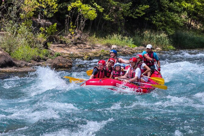 family-rafting-trip-at-koprulu-canyon-from-side
