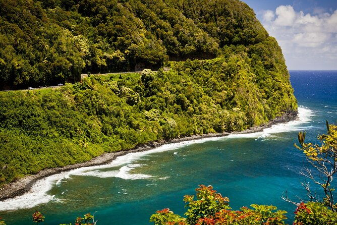 famous-road-to-hana-waterfalls-black-sand-beach-lunch-2
