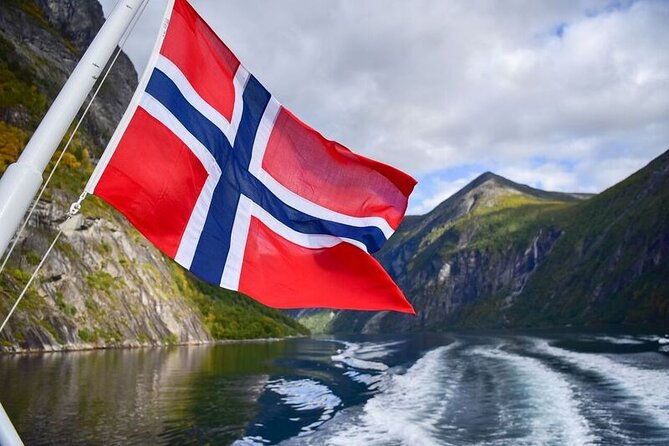 fjord-sightseeing-tour-by-boat-in-geiranger