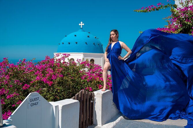 flying-dress-photoshoot-in-santorini-5