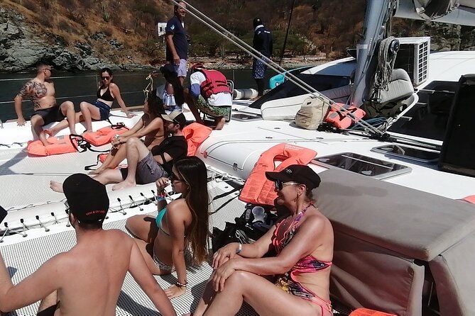 full-day-catamaran-tour-through-tayrona