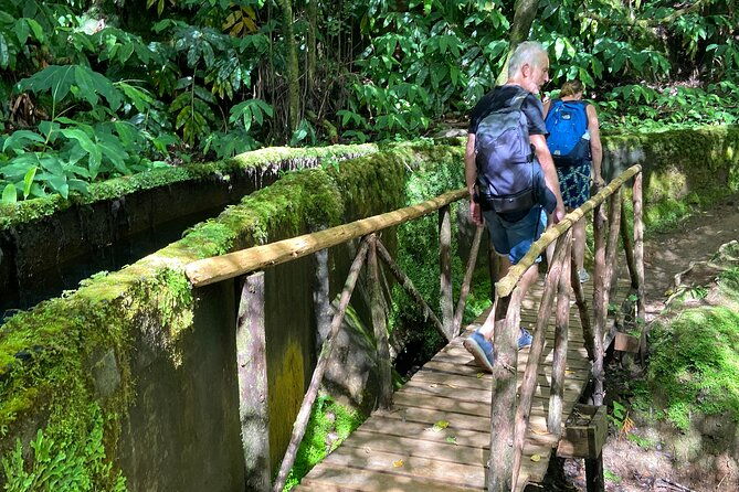 full-day-hiking-trail-in-lagoa-do-fogo-sao-miguel
