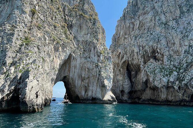 full-day-private-boat-tour-to-the-island-of-capri