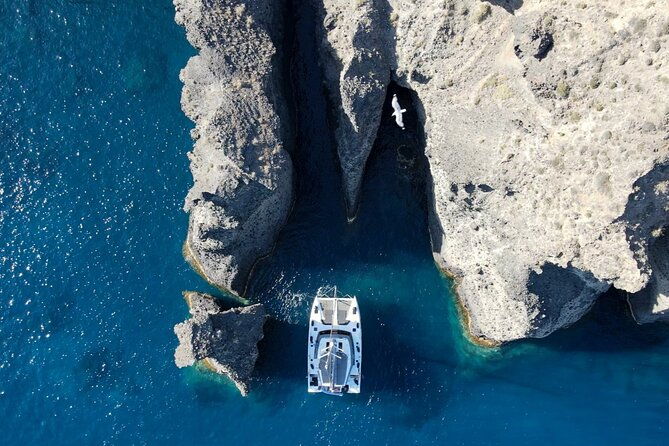 full-day-private-tour-in-santorini-by-luxury-catamaran