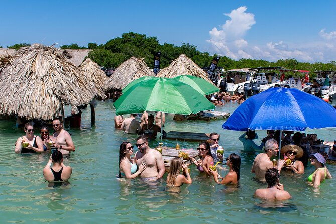 full-day-private-tour-to-islas-del-rosario-by-boat-33-34-ft