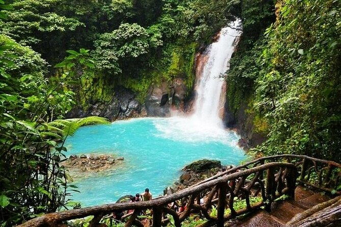 full-day-tour-tubin-arenal-la-fortuna-volcano-waterfall
