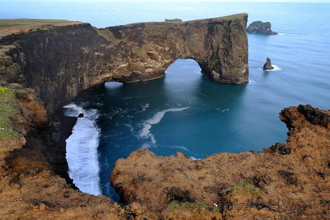 glacier-lagoon-diamond-beach-black-sand-beaches-and-waterfalls