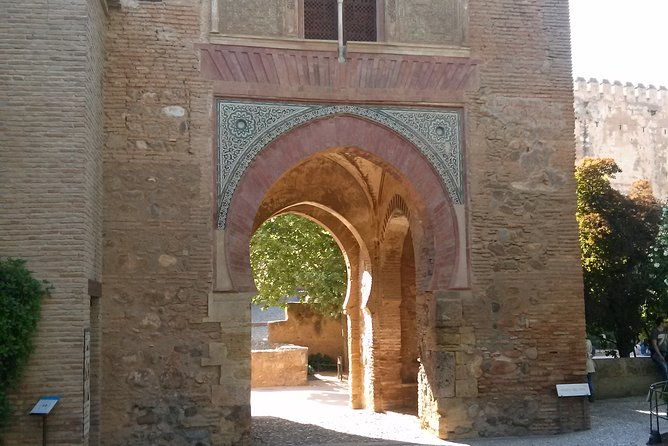 going-to-alhambra-3-hrs-private-tour-skip-the-long-lines-to-visit-the-alhambra-2