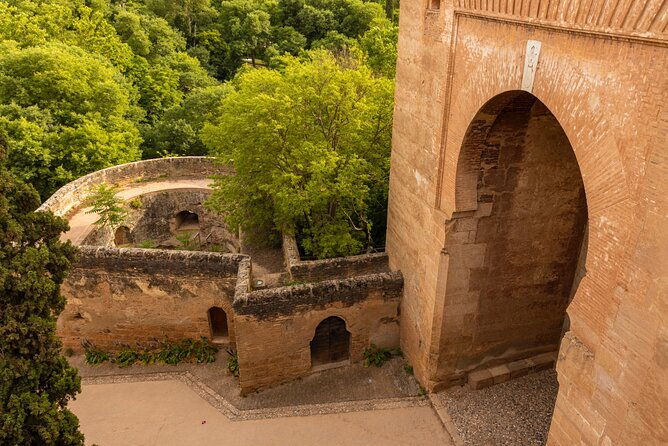 granada-alhambra-scavenger-hunt-and-sights-self-guided-tour