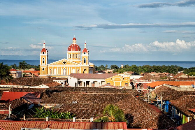 granada-colonial-2-in-1-historic-walk-horse-drawn-carriage