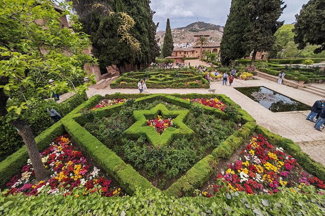 granada-visit-alhambra-with-nasrid-palaces-gardens-and-alcazaba-2