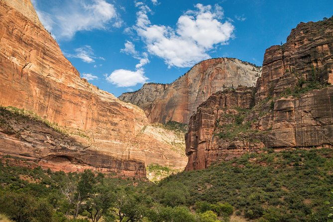 grand-canyon-monument-valley-and-zion-winter-3-day-tour-from-las-vegas