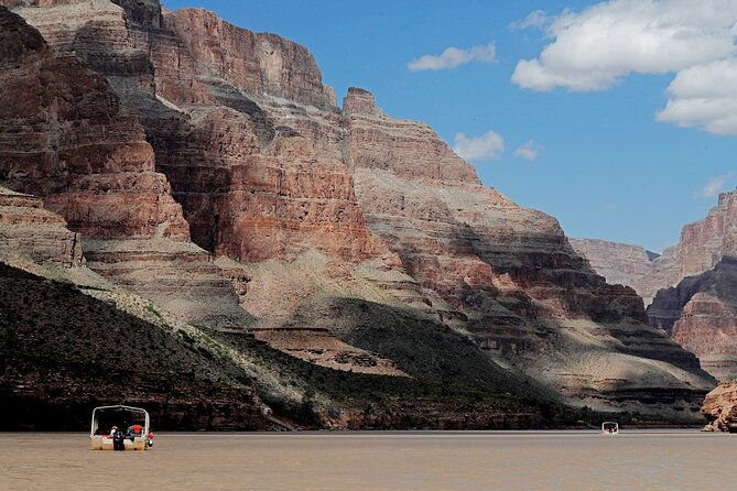 grand-canyon-west-helicopter-tour-with-vip-skywalk-and-boat-ride