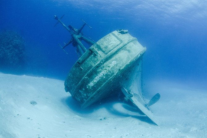 grand-cayman-kittiwake-and-reef-sail