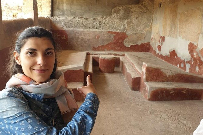 group-guided-tour-of-the-pompeii-excavations