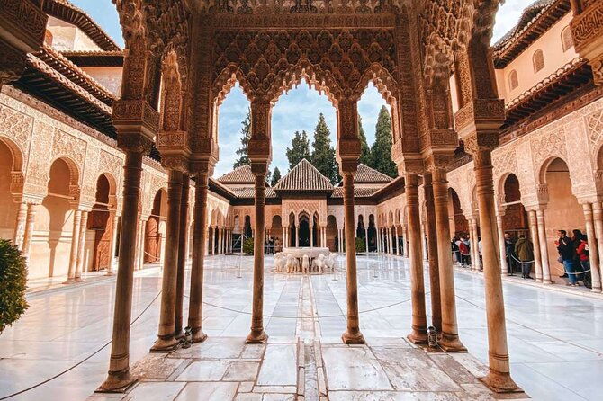 group-visit-to-the-alhambra-and-generalife-tickets-included-2