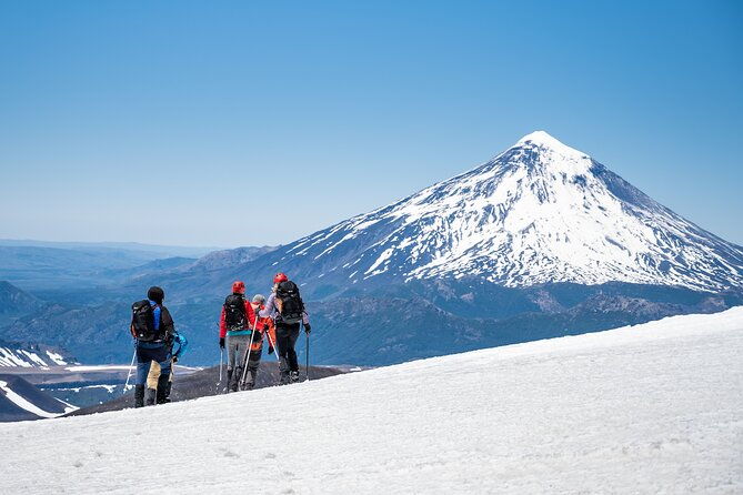 guided-ascent-to-the-quetrupillan-volcano-from-pucon
