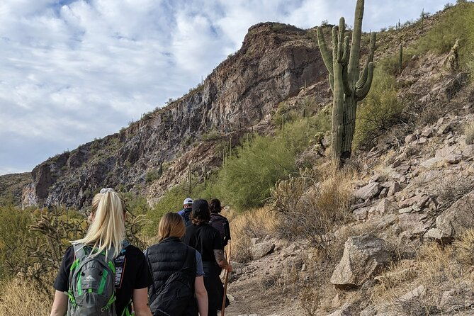 guided-hike-lime-kiln-desert-hike-on-the-lower-salt-river