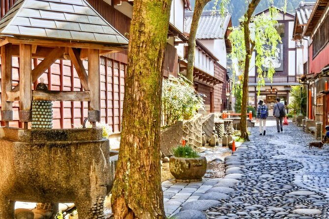 gujo-hachiman-crafting-culture-and-castle-in-the-clouds