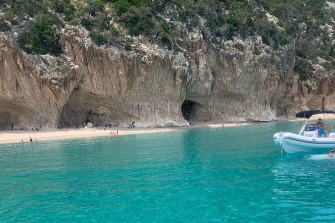 gulf-of-orosei-speedboat-trip-with-aperitif-from-cala-gonone-2