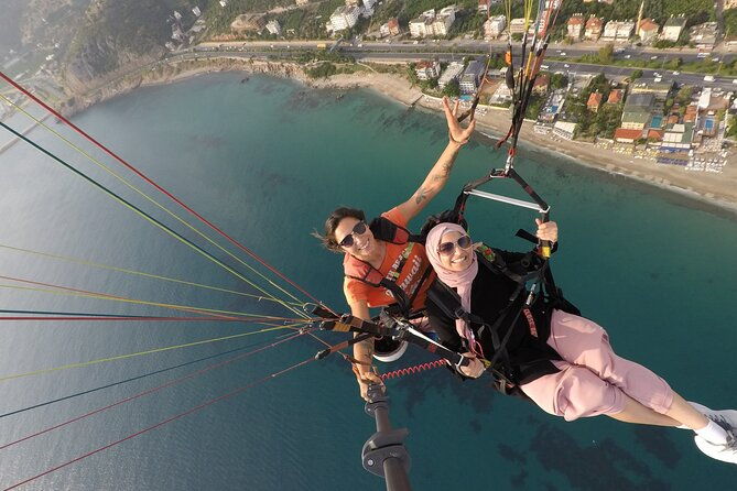 halal-tandem-paragliding-with-licensed-woman-pilot-in-alanya