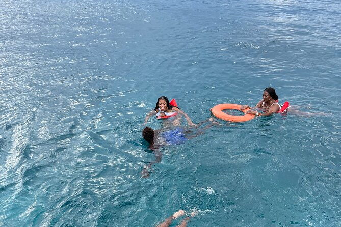 half-day-catamaran-party-boat-snorkeling-and-hip-strip-tour