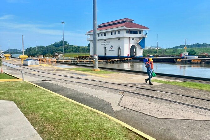 half-day-city-and-panama-canal-tour