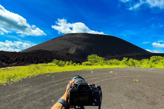 half-day-private-tour-of-cerro-negros-volcano-boarding