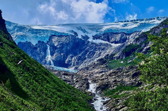 helicopter-over-trolltunga-and-waterfall-sightseeing-from-bergen-2