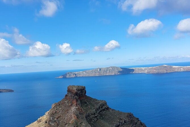 hiking-activity-through-the-volcanic-land-of-wonder