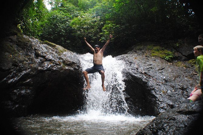 hiking-and-waterfall-tour-in-jaco
