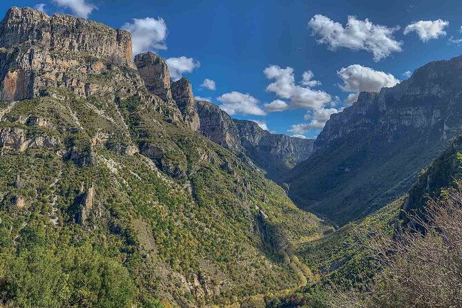 hiking-in-vikos-gorge