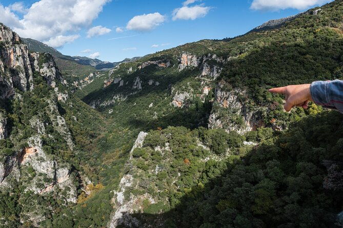 hiking-menalon-lousios-gorge